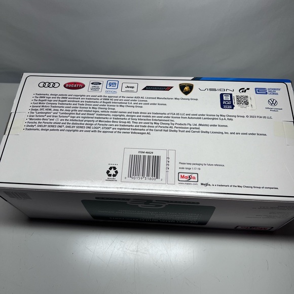 Ford Bronco Wildtrak 2021 Diecast Metal /Plastic 1/18 Dark Blue / Black - Picture 4 of 4